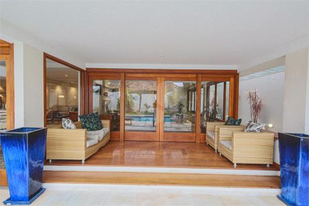 Casa à venda com 6 quartos, 1200m² em Jardim Cordeiro, São Paulo