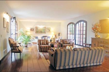 Casa à venda com 5 quartos, 873m² em Jardim Cordeiro, São Paulo