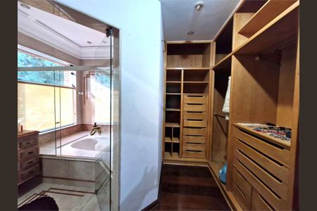 Casa à venda com 3 quartos, 579m² em Granja Julieta, São Paulo