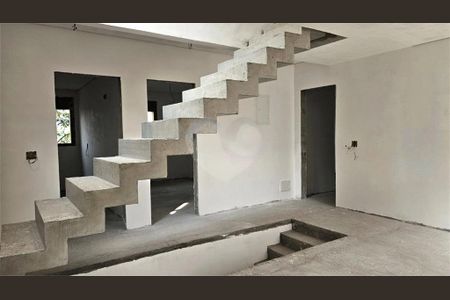 Casa à venda com 4 quartos, 410m² em Jardim Cordeiro, São Paulo