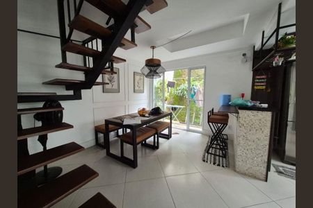 Casa à venda com 4 quartos, 400m² em Piratininga, Niterói