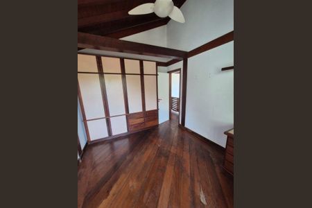 Casa à venda com 3 quartos, 326m² em Matapaca, Niterói