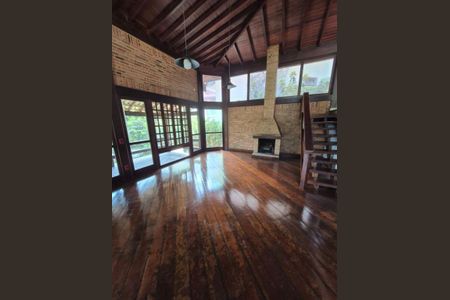 Casa à venda com 3 quartos, 326m² em Matapaca, Niterói