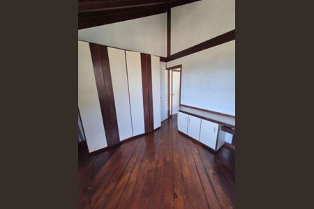 Casa à venda com 3 quartos, 326m² em Matapaca, Niterói