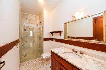 Casa de condomínio à venda com 330m², 3 quartos e 2 vagasBanheiro Social