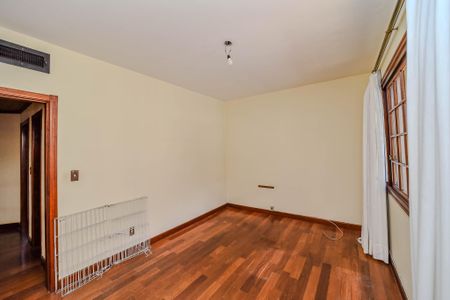 Casa de condomínio à venda com 330m², 3 quartos e 2 vagasQuarto 2