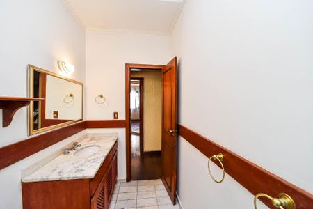 Casa de condomínio à venda com 330m², 3 quartos e 2 vagasBanheiro Social