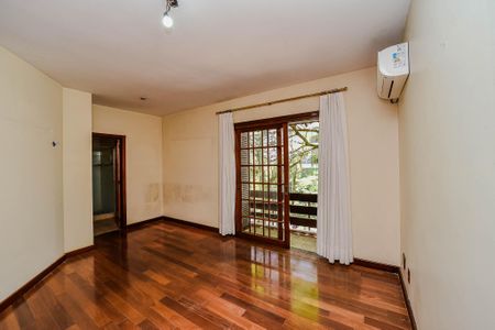 Casa de condomínio à venda com 330m², 3 quartos e 2 vagasSuíte