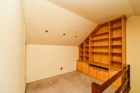 Casa de condomínio à venda com 330m², 3 quartos e 2 vagasSotão