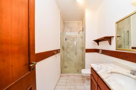 Casa de condomínio à venda com 330m², 3 quartos e 2 vagasBanheiro Social