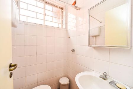 Casa de condomínio à venda com 330m², 3 quartos e 2 vagas Banheiro de Serviço