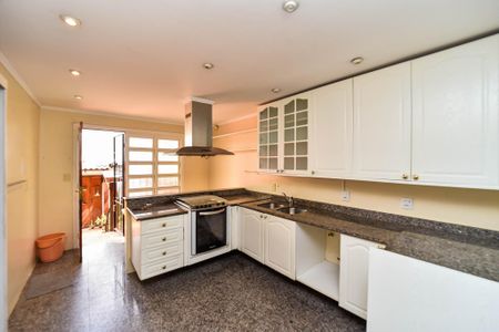 Casa de condomínio à venda com 330m², 3 quartos e 2 vagasCozinha