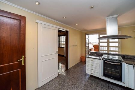 Casa de condomínio à venda com 330m², 3 quartos e 2 vagasCozinha