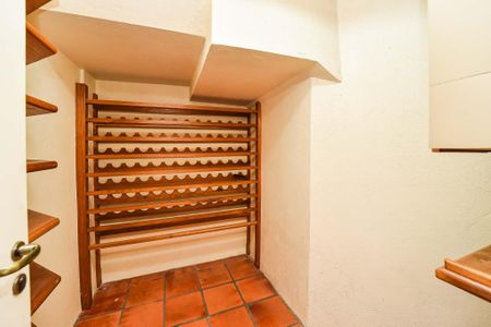 Casa de condomínio à venda com 330m², 3 quartos e 2 vagasDespensa/Adega