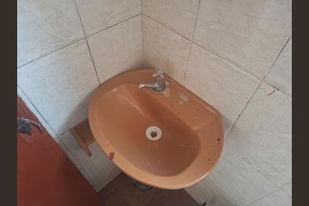 Banheiro Social de casa para alugar com 1 quarto, 50m² em Vila Renato (zona Norte), São Paulo