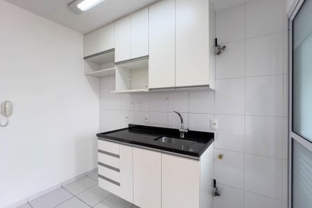 Cozinha e área de serviço de kitnet/studio para alugar com 1 quarto, 28m² em Cambuci, São Paulo
