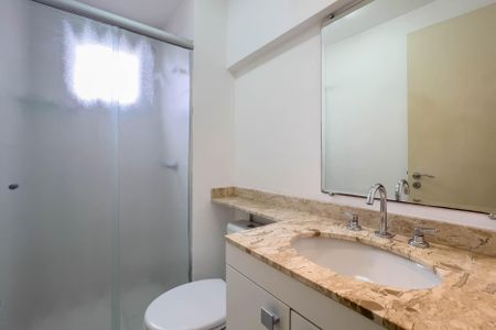 Banheiro de kitnet/studio para alugar com 1 quarto, 28m² em Cambuci, São Paulo