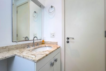 Banheiro de kitnet/studio para alugar com 1 quarto, 28m² em Cambuci, São Paulo