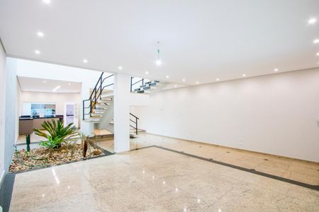 Casa à venda com 244m², 3 quartos e 5 vagas Casa à venda com 244m², 3 quartos e 5 vagasSala