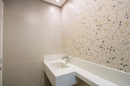 Casa à venda com 244m², 3 quartos e 5 vagas Casa à venda com 244m², 3 quartos e 5 vagasBanheiro do quarto 3