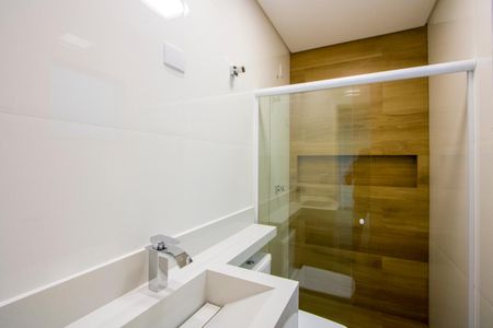 Casa à venda com 244m², 3 quartos e 5 vagas Casa à venda com 244m², 3 quartos e 5 vagasBanheiro do quarto 2