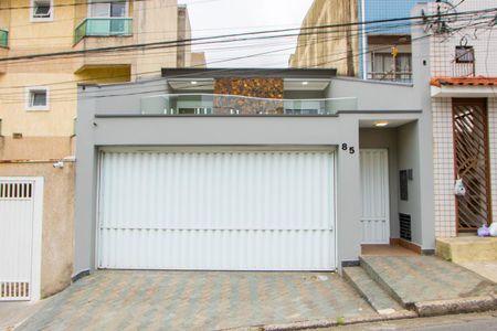 Casa à venda com 244m², 3 quartos e 5 vagas Casa à venda com 244m², 3 quartos e 5 vagasFachada