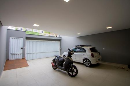 Casa à venda com 244m², 3 quartos e 5 vagas Casa à venda com 244m², 3 quartos e 5 vagasGaragem