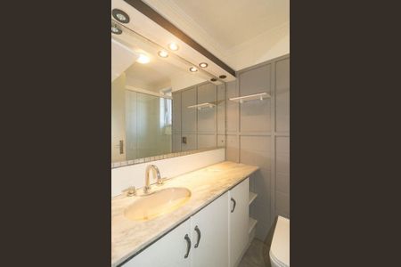 Banheiro Social de apartamento para alugar com 2 quartos, 64m² em Centro Histórico, Porto Alegre