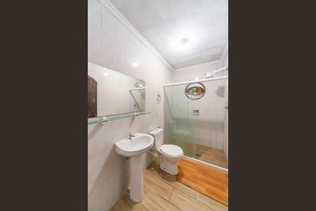 Banheiro  de casa para alugar com 1 quarto, 50m² em Parque Gerassi, Santo André