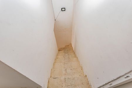 Escada de kitnet/studio para alugar com 1 quarto, 12m² em Sacoma, São Paulo