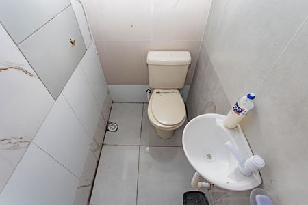 Banheiro de kitnet/studio para alugar com 1 quarto, 12m² em Sacoma, São Paulo