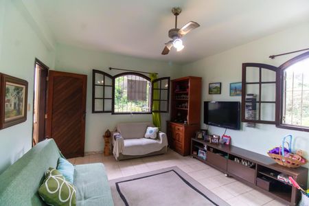 Sala de casa à venda com 2 quartos, 244m² em Sapê, Niterói