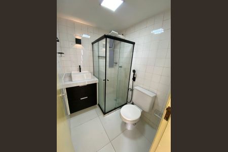 Banheiro de apartamento para alugar com 3 quartos, 55m² em Vila Laura/brotas, Salvador