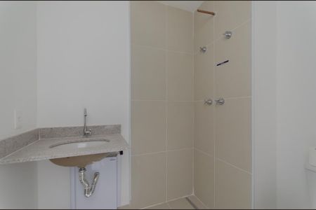 Banheiro de kitnet/studio para alugar com 1 quarto, 27m² em Sacoma, São Paulo