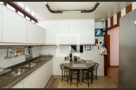 Casa à venda com 8 quartos, 530m² em Camargos, Belo Horizonte