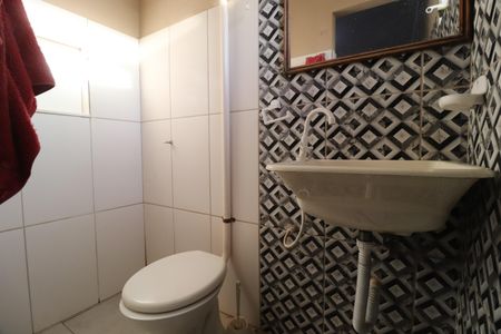 Banheiro Social de kitnet/studio para alugar com 1 quarto, 18m² em Martins, Uberlândia