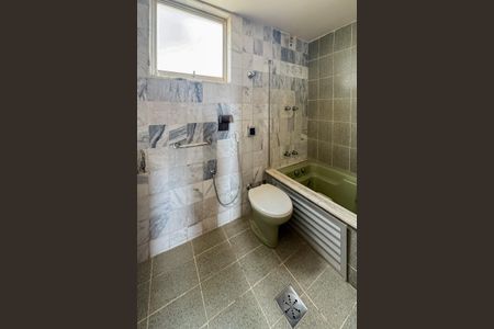 Apartamento à venda com 130m², 4 quartos e 2 vagasBanheiro da Suíte