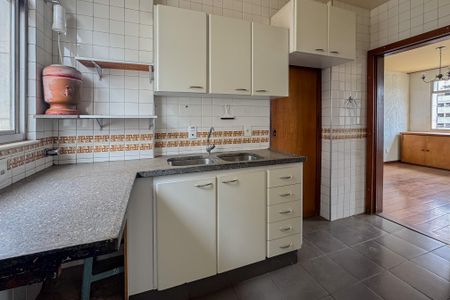 Apartamento à venda com 130m², 4 quartos e 2 vagasCozinha