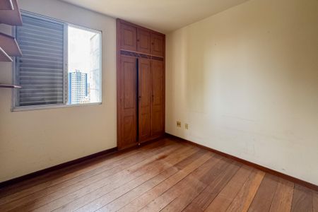 Apartamento à venda com 130m², 4 quartos e 2 vagasQuarto 2