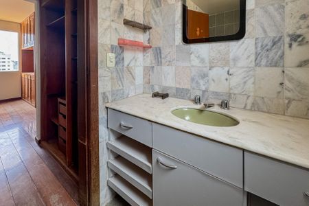 Apartamento à venda com 130m², 4 quartos e 2 vagasBanheiro da Suíte