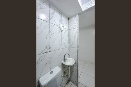Banheiro de apartamento para alugar com 1 quarto, 10m² em Quarta Parada, São Paulo