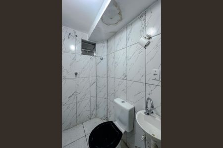 Banheiro de apartamento para alugar com 1 quarto, 10m² em Quarta Parada, São Paulo