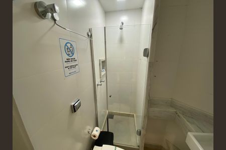 Banheiro de apartamento à venda com 2 quartos, 49m² em Ipanema, Rio de Janeiro