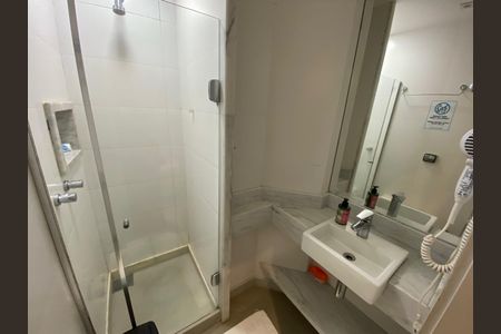 Banheiro de apartamento à venda com 2 quartos, 49m² em Ipanema, Rio de Janeiro