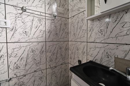 Banheiro de casa para alugar com 1 quarto, 38m² em Parque Novo Oratório, Santo André