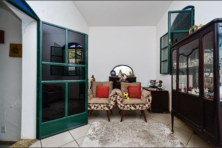 Sala 2 de casa à venda com 5 quartos, 185m² em Sagrada Família, Belo Horizonte