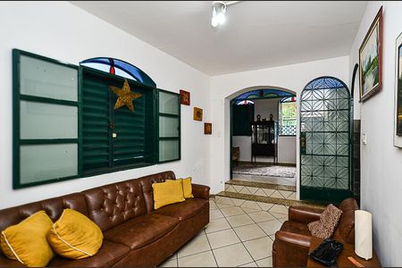 Sala de casa à venda com 5 quartos, 185m² em Sagrada Família, Belo Horizonte