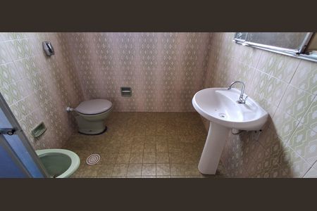 Casa à venda com 176m², 3 quartos e 2 vagas Casa à venda com 176m², 3 quartos e 2 vagasBanheiro Social