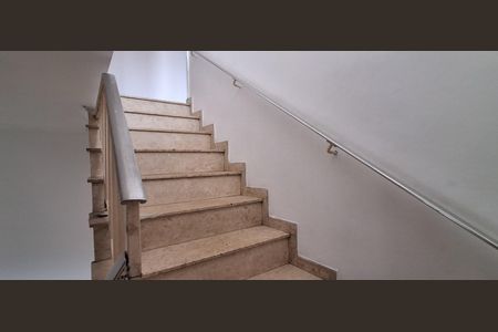 Escada de casa à venda com 3 quartos, 176m² em Vila Mussolini, São Bernardo do Campo