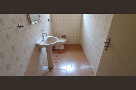 Casa à venda com 176m², 3 quartos e 2 vagas Casa à venda com 176m², 3 quartos e 2 vagasBanheiro Social 2